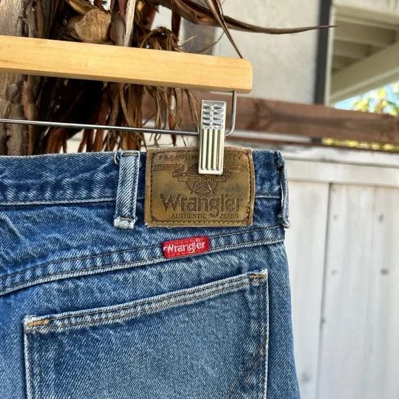 Vintage 1990s Wrangler Jeans 990 USA Made Faded Blue Denim 32x32 - Picture 5 of 7